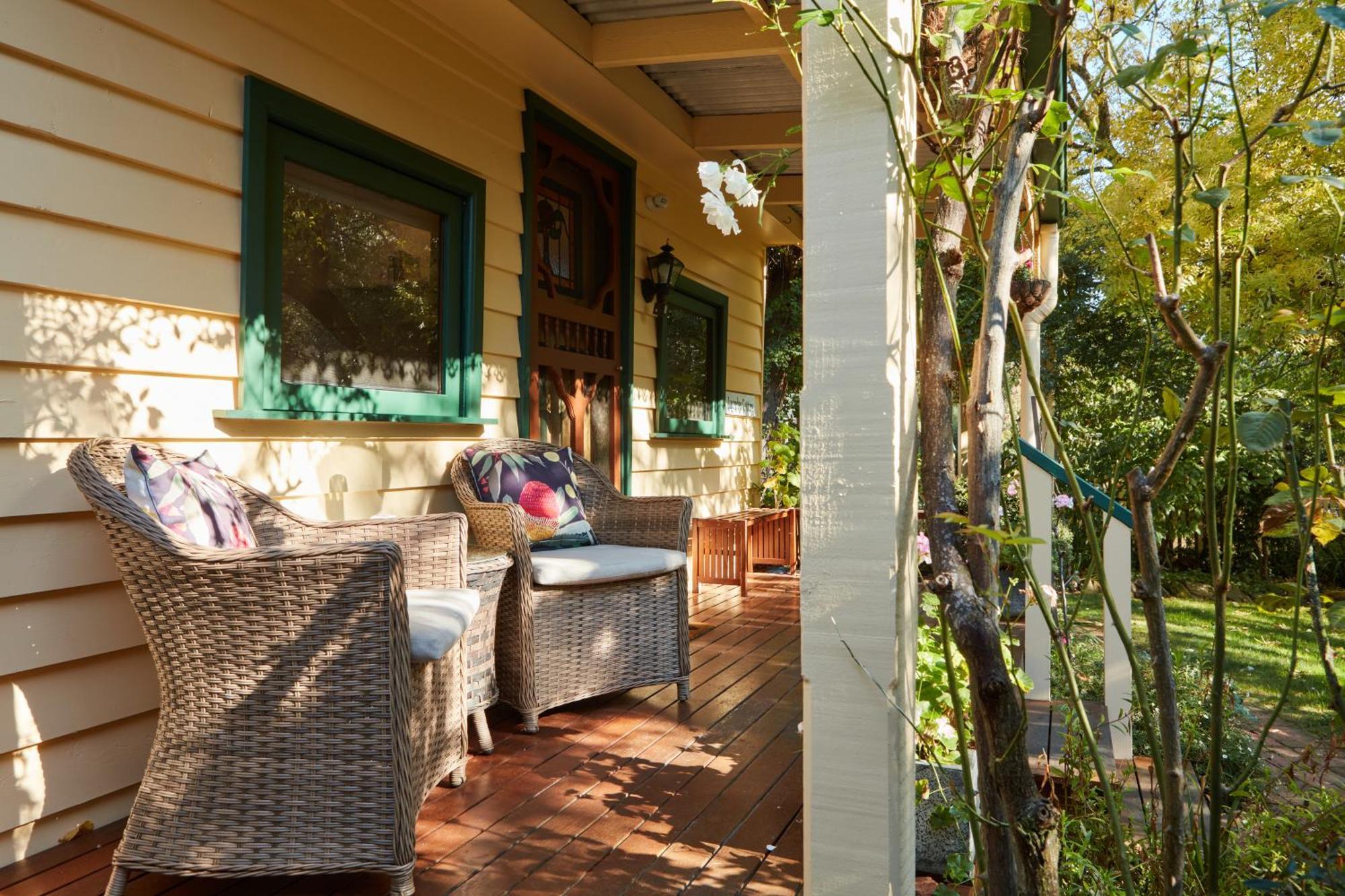 Tiffany'S Cottages Bright Exterior foto