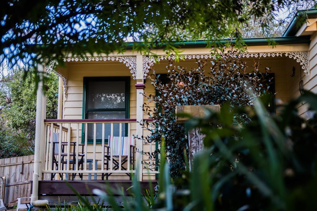 Tiffany'S Cottages Bright Exterior foto